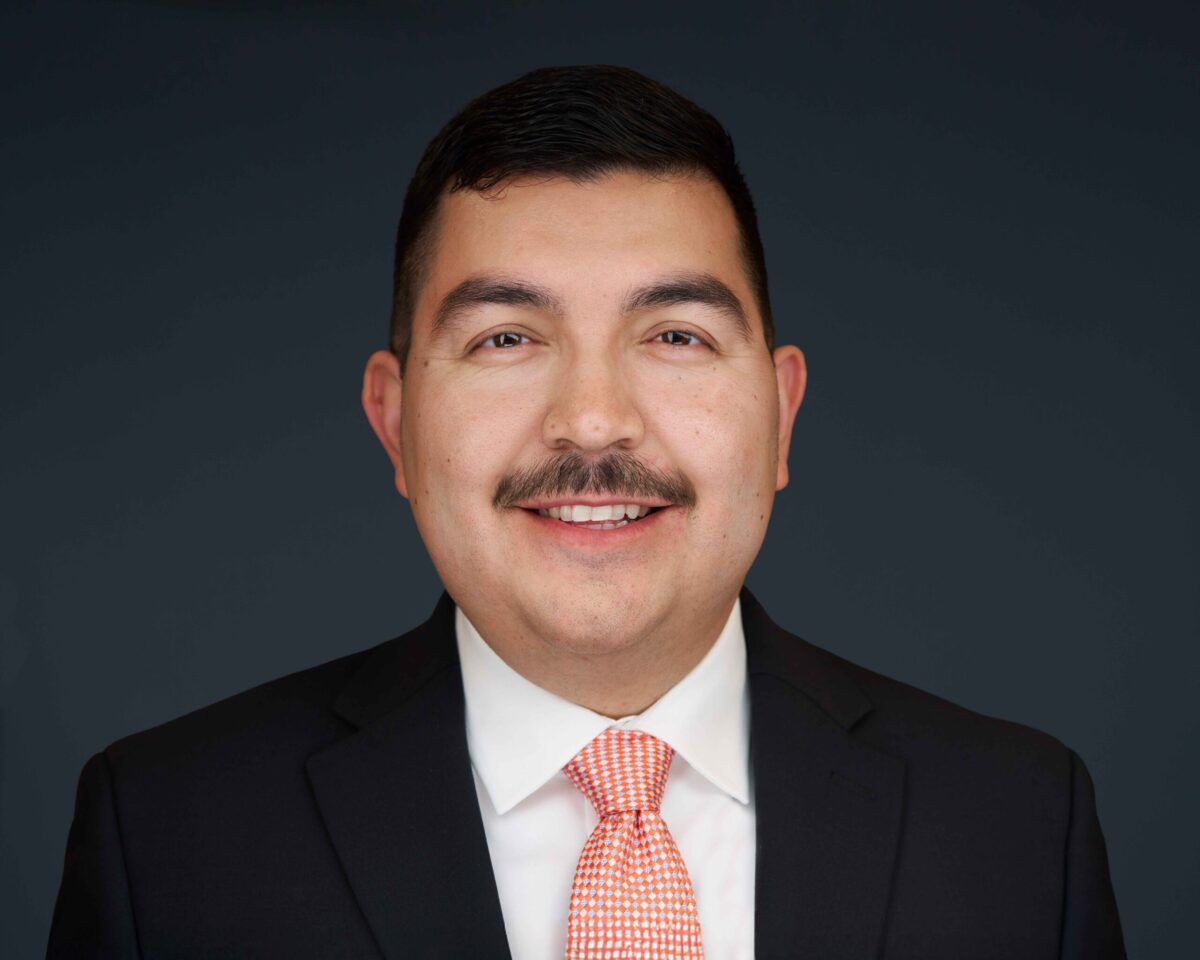 Fernando Hinojosa Headshot (1)