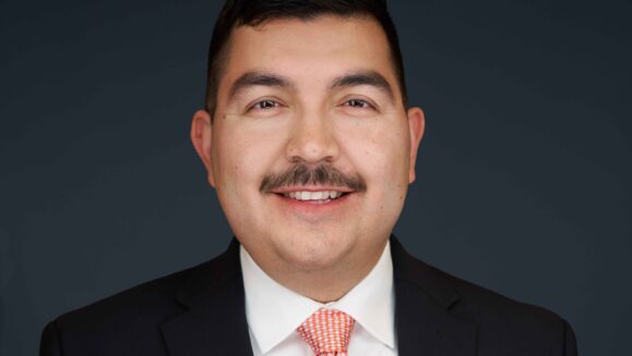 Fernando Hinojosa Headshot (1)
